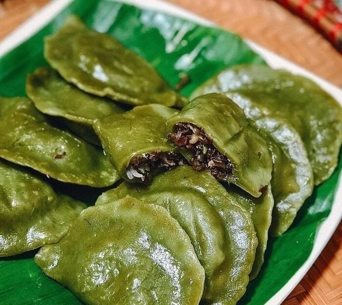 Lớp vỏ bánh khúc trần Bắc Ninh có độ dẻo vừa phải và ít dính.