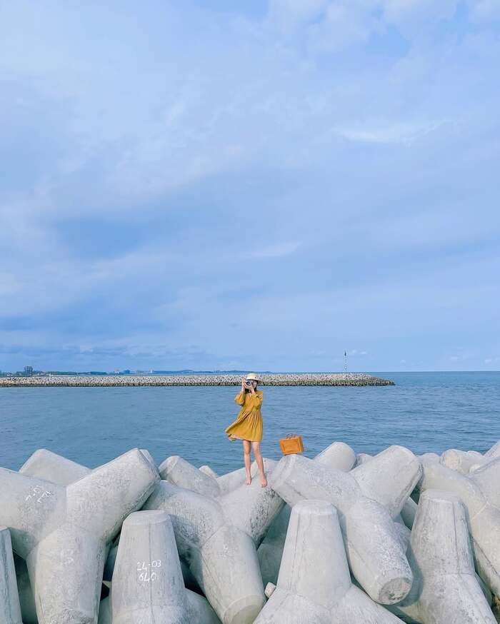 Các bãi biển vắng người gần TP HCM - Biển Lộc An