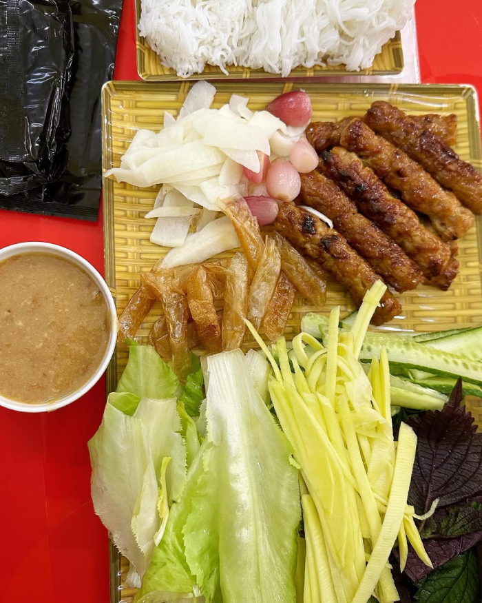 Nem nướng ngon hơn khi có ram bắp giòn tan