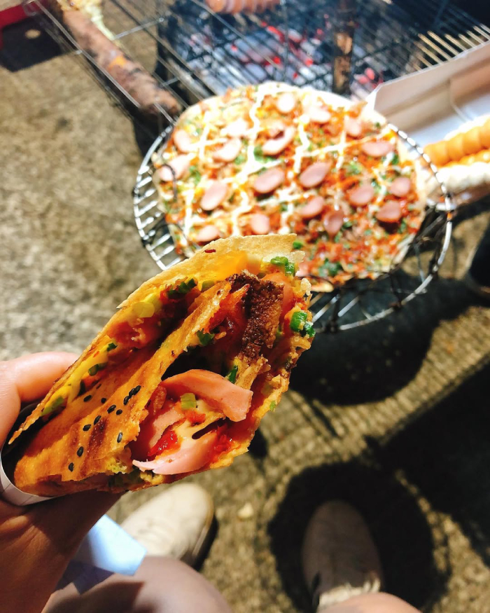 Bánh tráng nướng cầm tay chính là “văn hóa” Đà Lạt