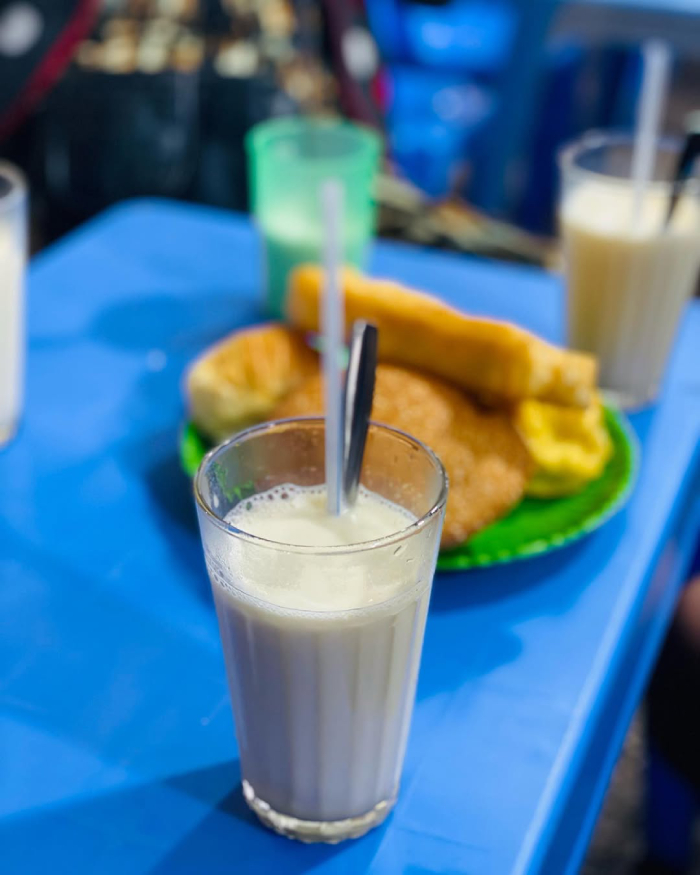 Sữa đậu ăn cùng bánh bao hay bánh tiêu tại Đà Lạt đều ngon