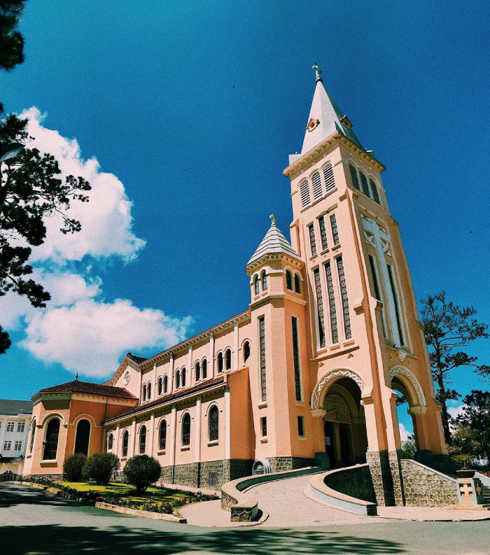 Nhà thờ Con Gà vừa cổ kính vừa lãng mạn