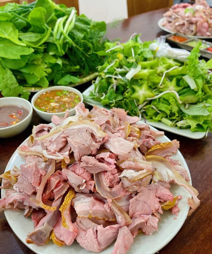 Bê thui Cầu Mống là món ngon được người Đà Nẵng yêu thích