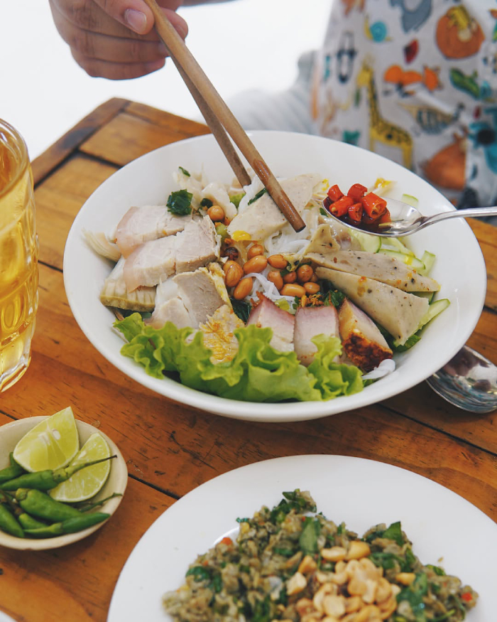 Bún mắm nêm đặc sắc ở hương vị mắm nêm thơm lừng