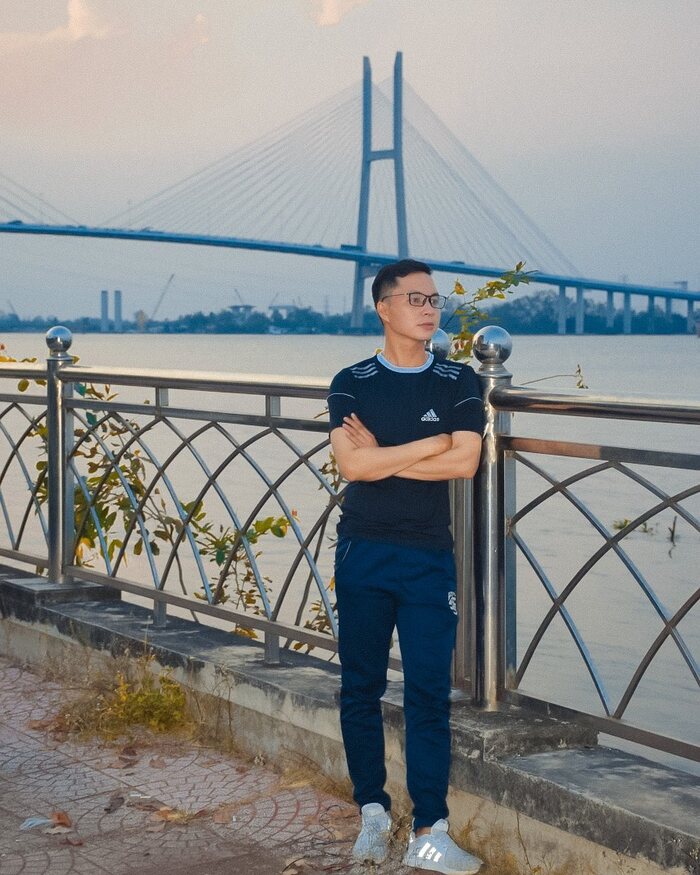 Chụp ảnh với cầu Mỹ Thuận Vĩnh Long