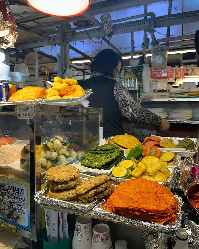 Đi bằng taxi đến chợ Gwangjang hàn quốc – thuận tiện cho nhóm đông