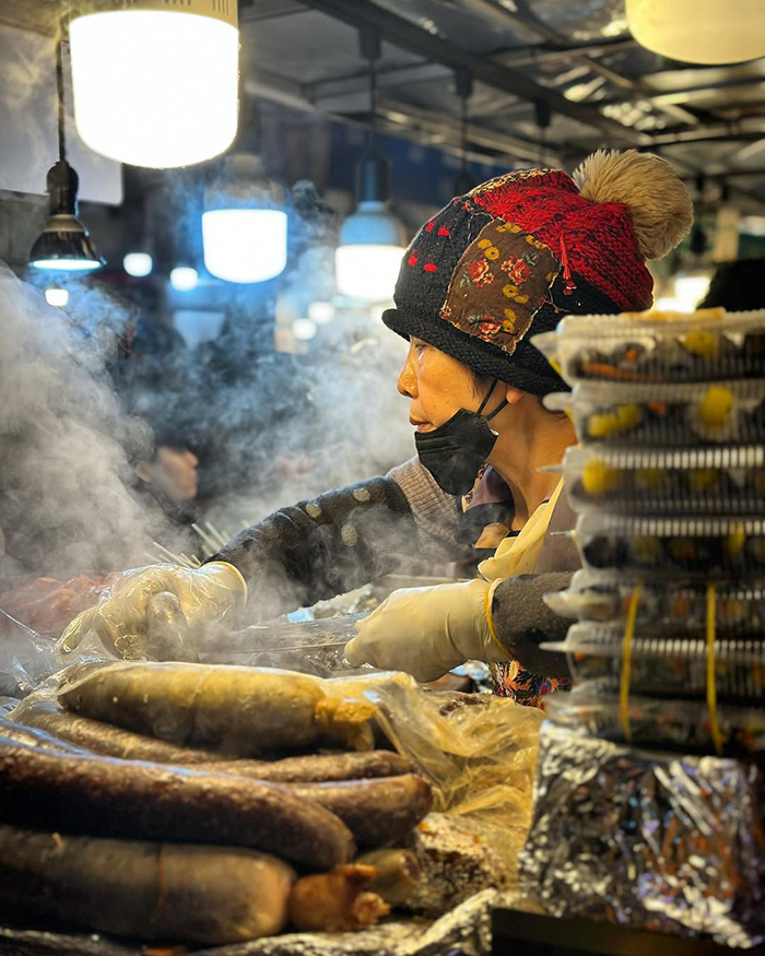 Đi bằng xe buýt tại chợ Gwangjang Hàn Quốc – phù hợp cho người muốn ngắm cảnh