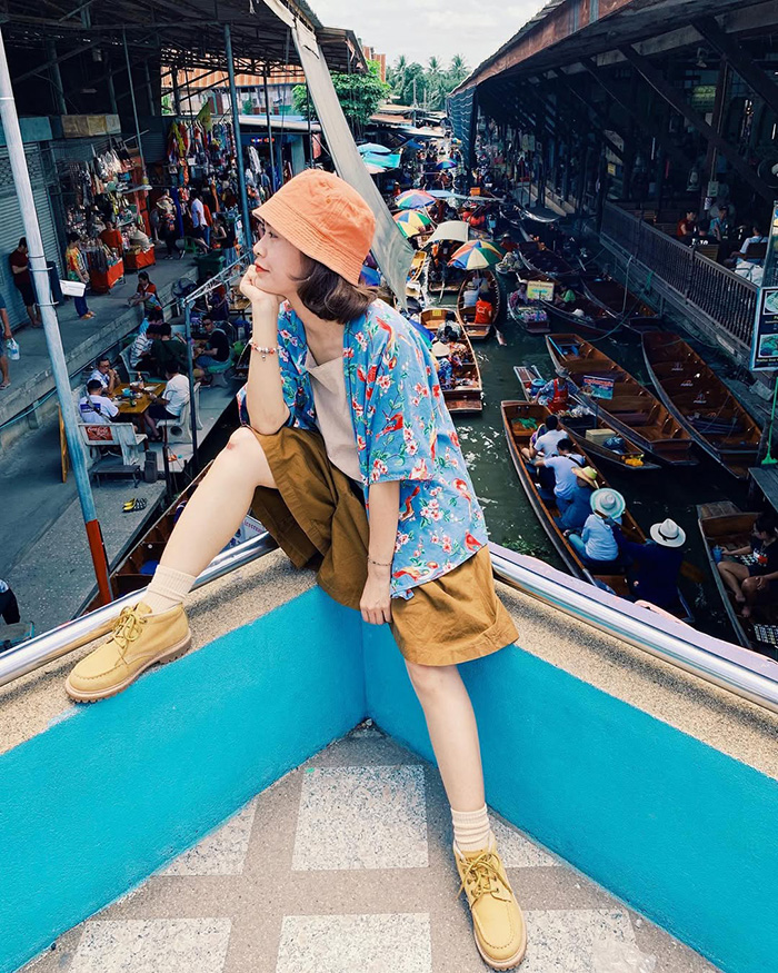 Ngồi thuyền dạo quanh chợ nổi Damnoen Saduak Thái lan