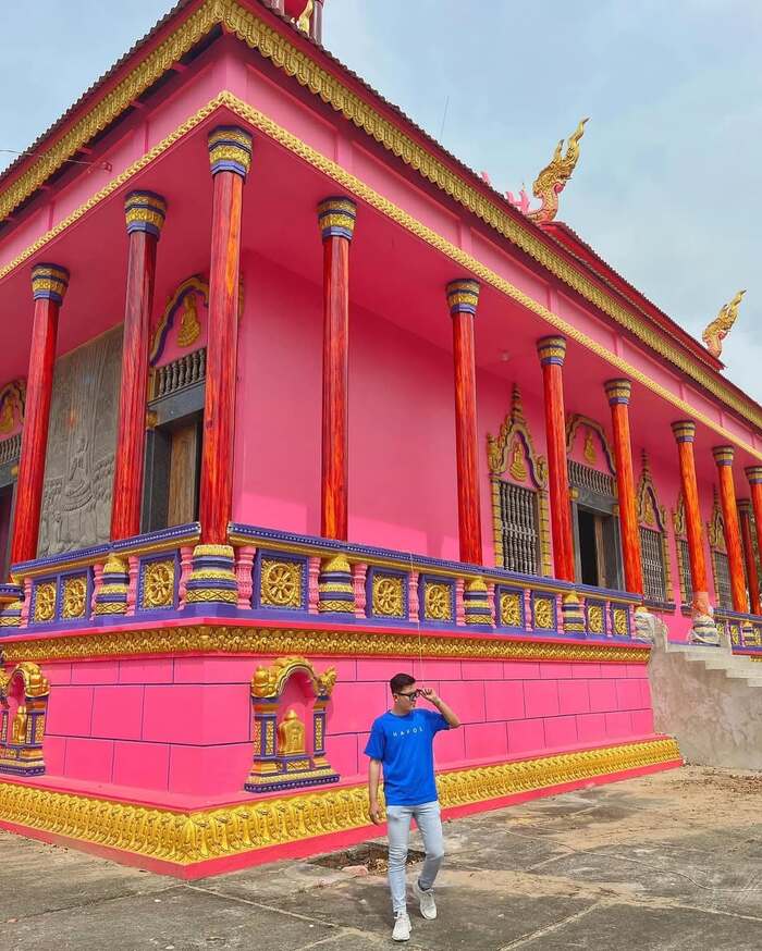 Chùa Hàng Còng An Giang thu hút nhiều du khách ghé thăm tham quan, chụp ảnh