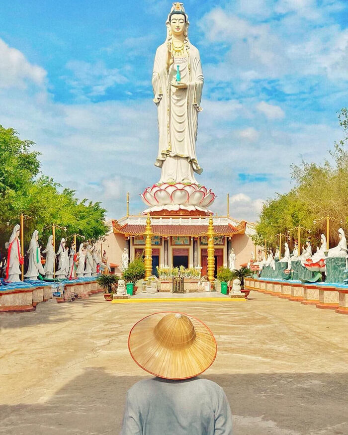 Bức tượng Mẹ Đông Hải nổi tiếng ở chùa Hưng Thiện Bạc Liêu