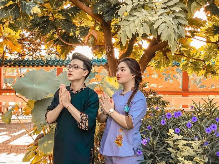 Du khách ghé thăm chùa Miếu Nổi Gò Vấp