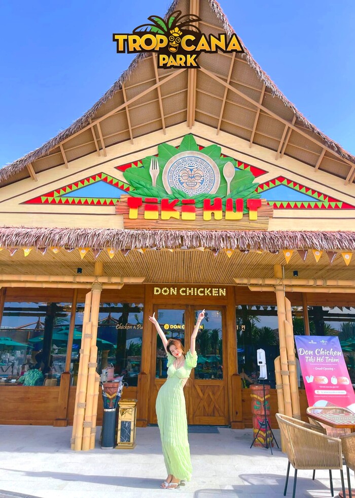 Khu ăn uống ở công viên nước Tropicana Park Hồ Tràm Vũng Tàu