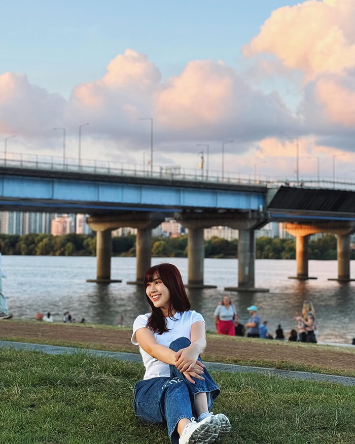 Di chuyển bằng tàu điện ngầm tới công viên yeouido hàn quốc