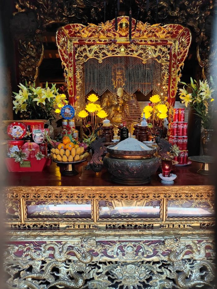 Đền Cuông Nghệ An ban thờ