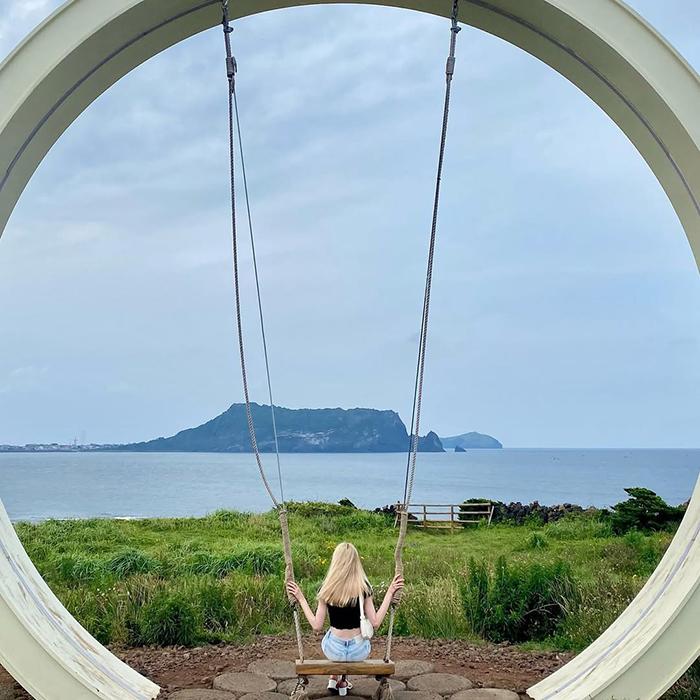 Hải đăng Seopjikoji – Biểu tượng của vùng biển Jeju tại đồi seopjikoji hàn quốc