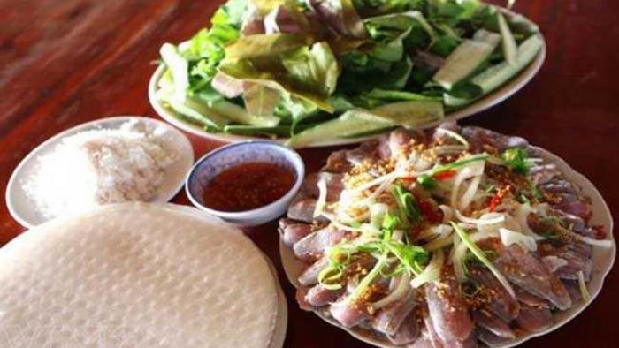 Gỏi cá chình có hương vị khác biệt.