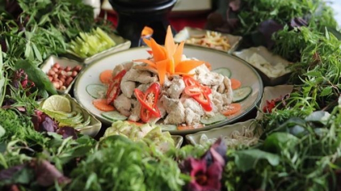 Gỏi cá mè là đặc sản trứ danh của vùng Hiệp Hòa, Bắc Giang. 