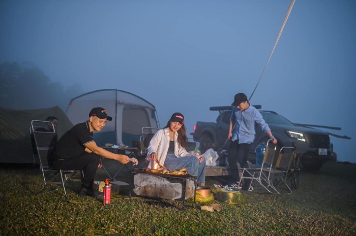 Nhiều bạn trẻ tìm tới đồi Hích là địa điểm dã ngoại ở Thanh Hóa