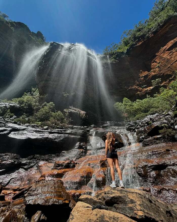 Chiêm ngưỡng thác nước ở khu bảo tồn thiên nhiên Blue Mountain Úc