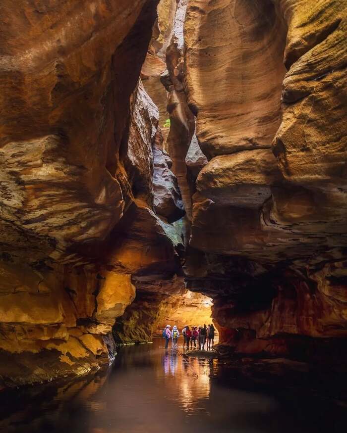 Khám phá hang động ở khu bảo tồn thiên nhiên Blue Mountain Úc