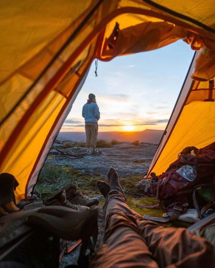 Nhiều du khách trải nghiệm leo núi, cắm trại ở khu bảo tồn thiên nhiên Blue Mountain Úc 