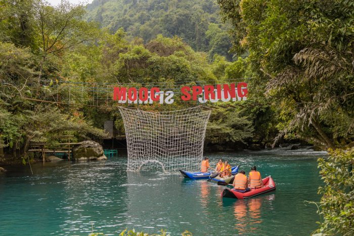khu du lịch suối Moọc Quảng Bình vui chơi 