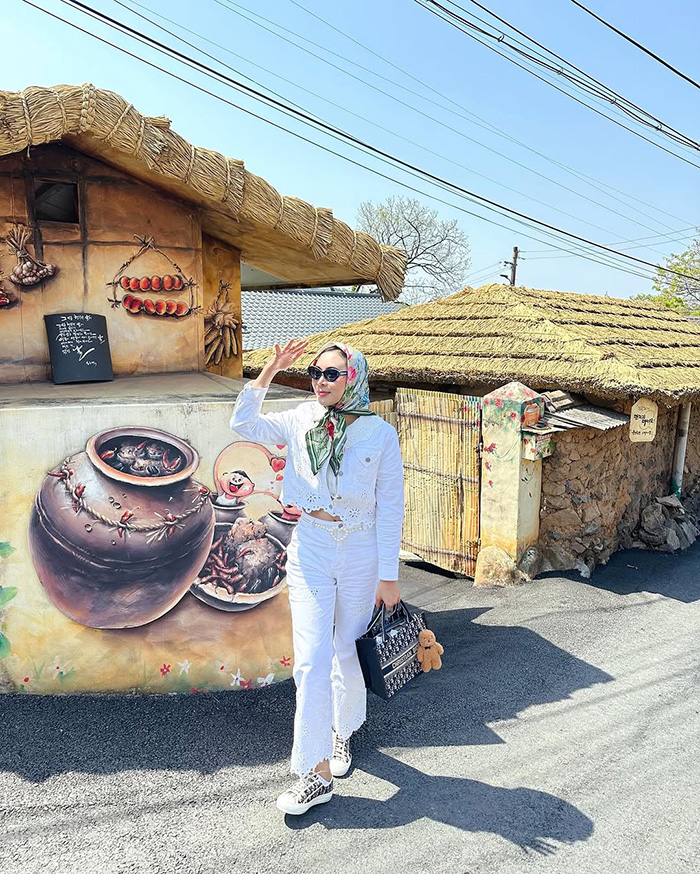 Chụp ảnh check-in ấn tượng tại làng bích họa Mabijeong hàn quốc