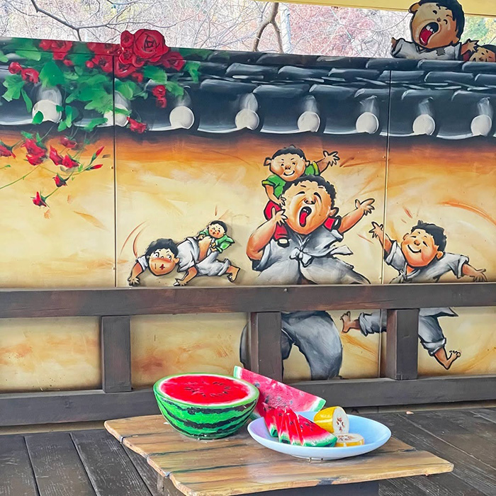 Mùa xuân - Khung cảnh thơ mộng với sắc hoa rực rỡ tại làng bích họa mabijeong hàn quốc