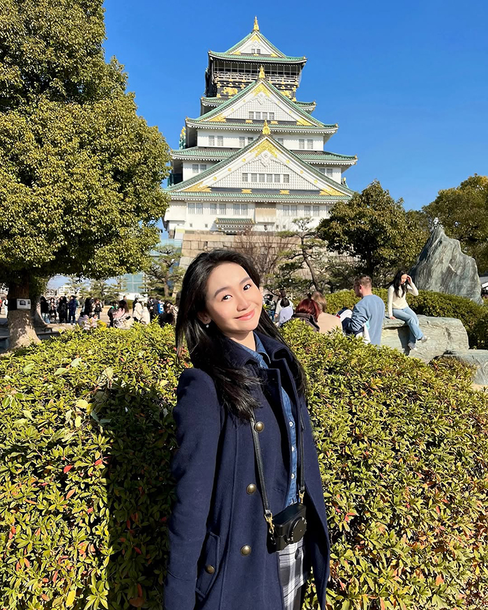 Di chuyển bằng taxi tới lâu đài Osaka Nhật Bản