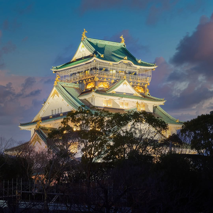 Mùa hè (tháng 6 – tháng 8): Không khí sôi động và lễ hội truyền thống tại lâu đài osaka nhật bản