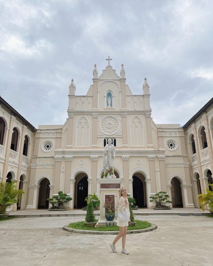 nhà thờ Làng Sông sống ảo