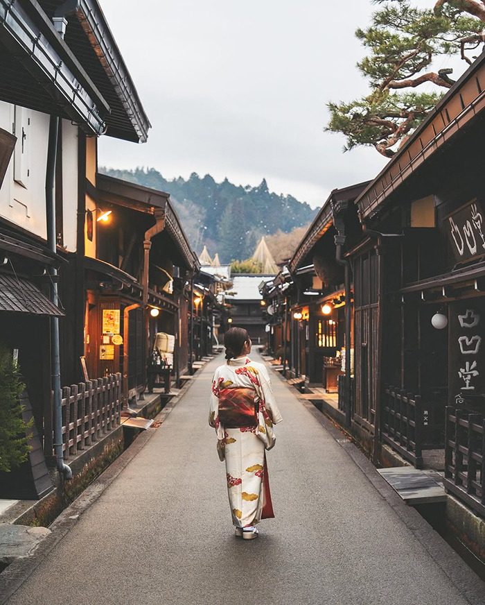 Mùa hè (tháng 6 – tháng 8) tại phố cổ Takayama Nhật Bản