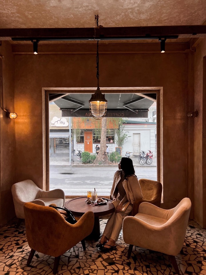 Quán cà phê view đẹp ở Quận Cầu Giấy Hà Nội với tone màu sang trọng