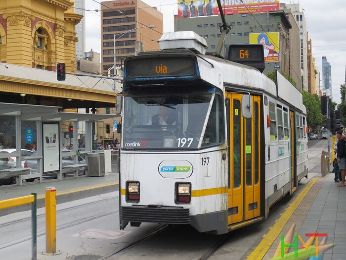 Xe điện di chuyển đến quảng trường Federation Úc