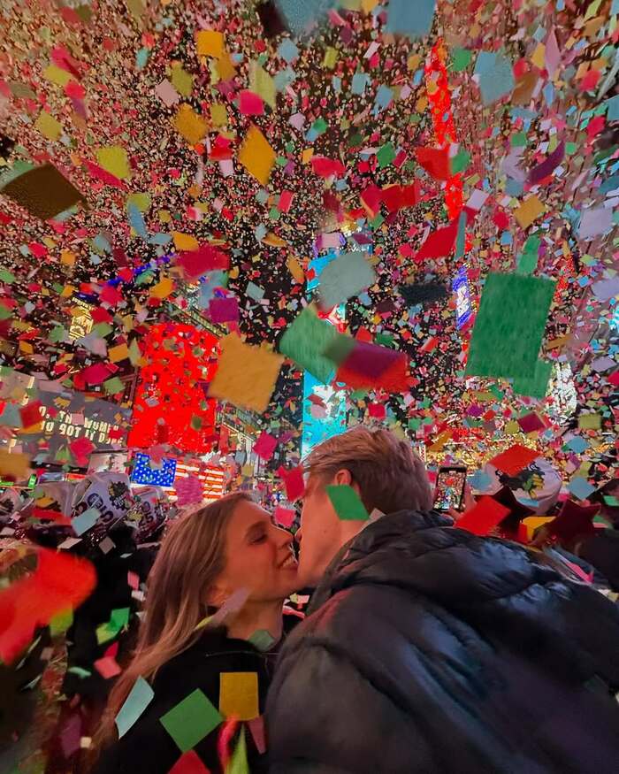 Quảng trường Thời Đại Mỹ là chốn phồn hoa sầm uất nhất thành phố New York