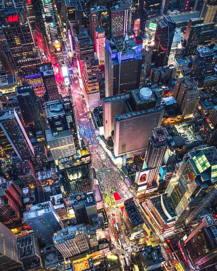 Những dấu mốc lịch sử đáng nhớ của quảng trường Thời Đại Mỹ