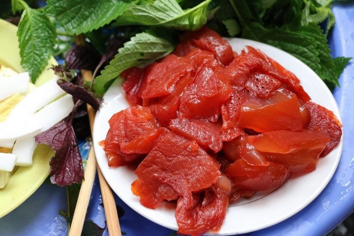 Quán Lâm Mai được lòng giới thực khách khi thưởng thức món sứa đỏ Hải Phòng.