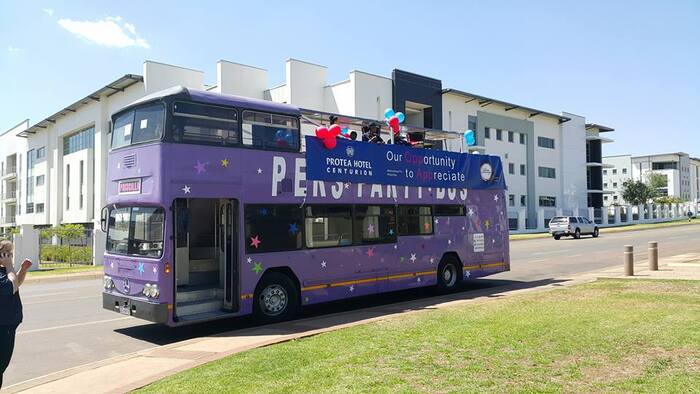 Nhiều du khách chọn đi xe bus tại thành phố thủ đô Pretoria Nam Phi