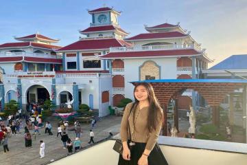 Ghé nhà thờ Tắc Sậy Bạc Liêu, viếng mộ Cha Diệp và lắng nghe câu chuyện về lòng dũng cảm của vị linh mục nhân đức