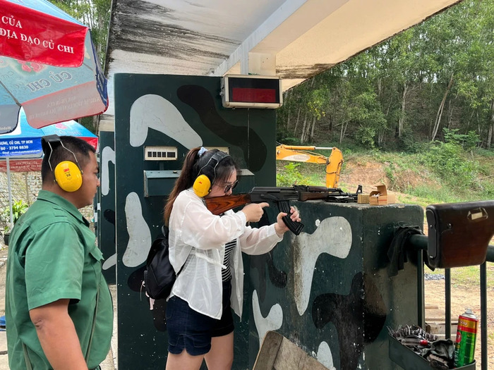 Trải nghiệm bắn súng thật, đạn thật thú vị tại trường bắn Củ Chi TP HCM