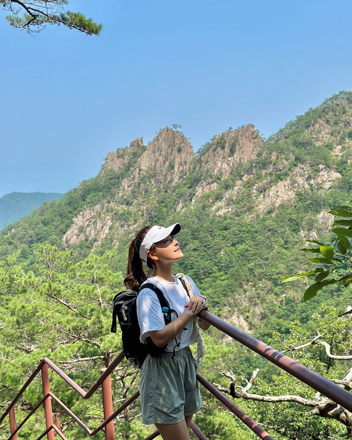 Mùa xuân (tháng 4 – tháng 6) tại vườn quốc gia Seoraksan hàn quốc