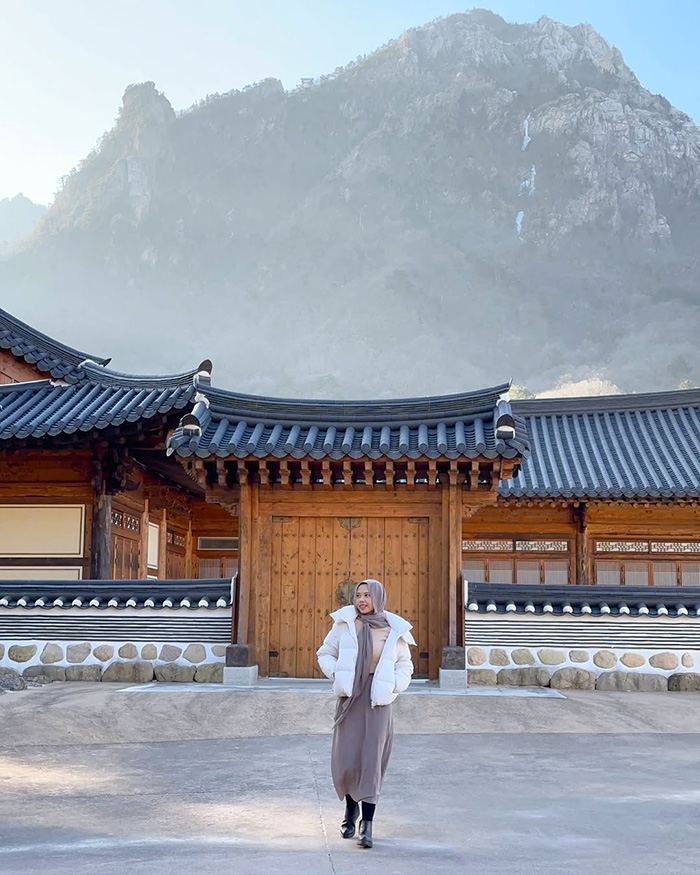 Chùa Sinheungsa tại vườn quốc gia seoraksan hàn quốc