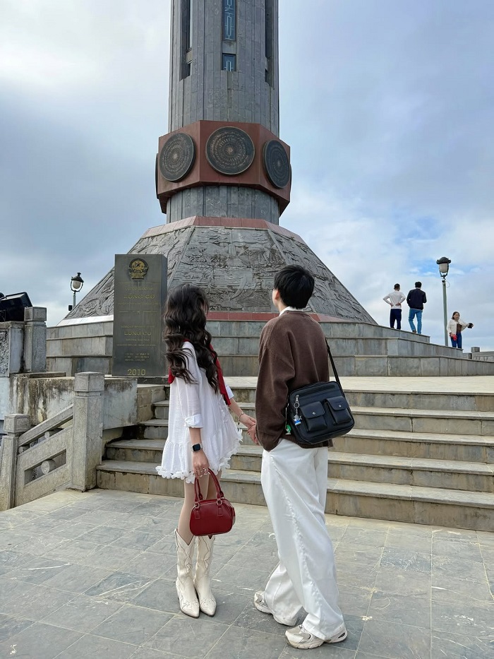 Cột cờ Lũng Cú Hà Giang thu hút nhiều du khách