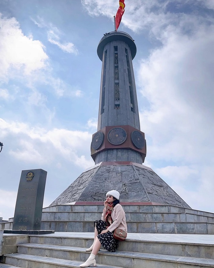 Cột cờ Lũng Cú Hà Giang chỉ cần đứng vào là có ảnh đẹp