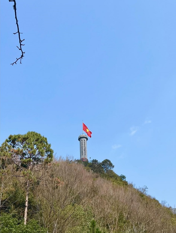 Cột cờ Lũng Cú Hà Giang xa hay gần đều đẹp