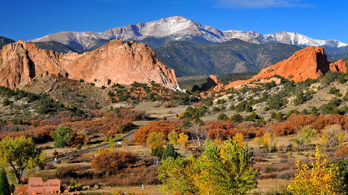 Colorado Springs là một trong những điểm du lịch hè ở Colorado sở hữu các điểm tham quan đẹp nhất tiểu bang