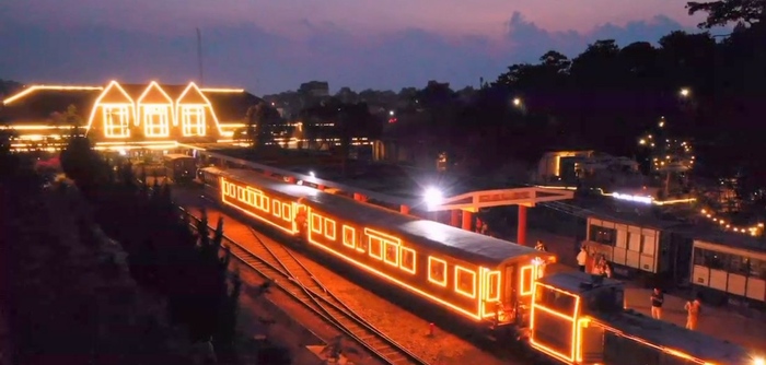 Trải nghiệm đi tàu ở Đà Lạt về đêm là một trong những hoạt động du lịch hấp dẫn trong năm nay