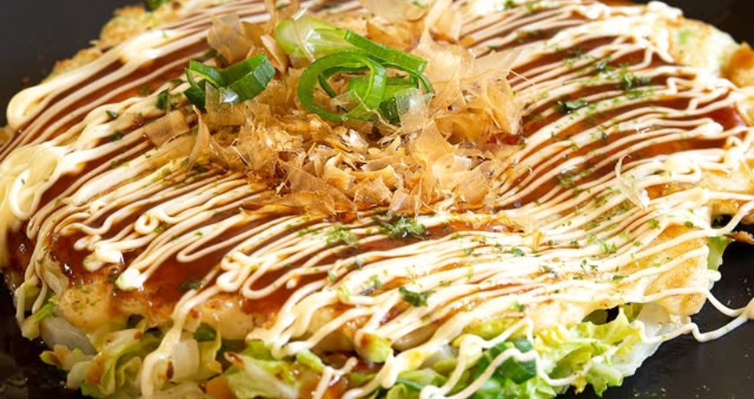 Đừng ngại ngần thưởng thức món bánh xèo Nhật Bản lạ mắt