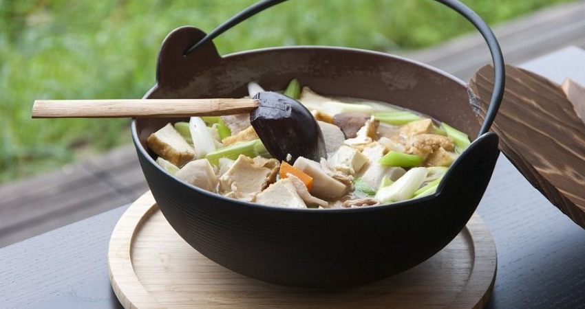 Súp khoai môn Imoni là món ăn nên thưởng thức trong cẩm nang du lịch Yamagata