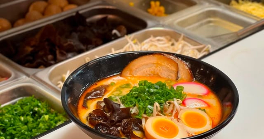 Mì tươi Tonkotsu Ramen kết hợp với nước dùng và gia vị cực cuốn